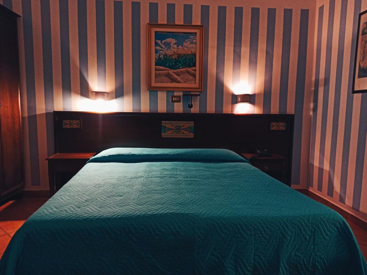 Hotel Plaza カルタニッセッタ エクステリア 写真