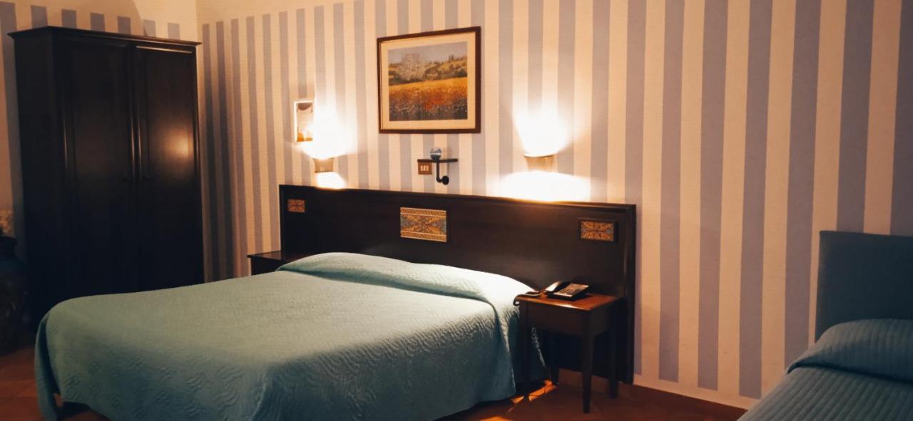 Hotel Plaza カルタニッセッタ エクステリア 写真